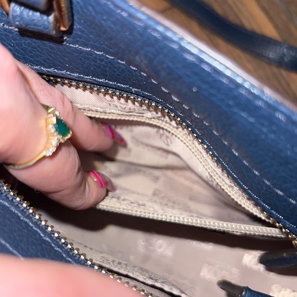 Michael Kors New w/o tags navy and light blue woven handbag - Picture 7 of 7